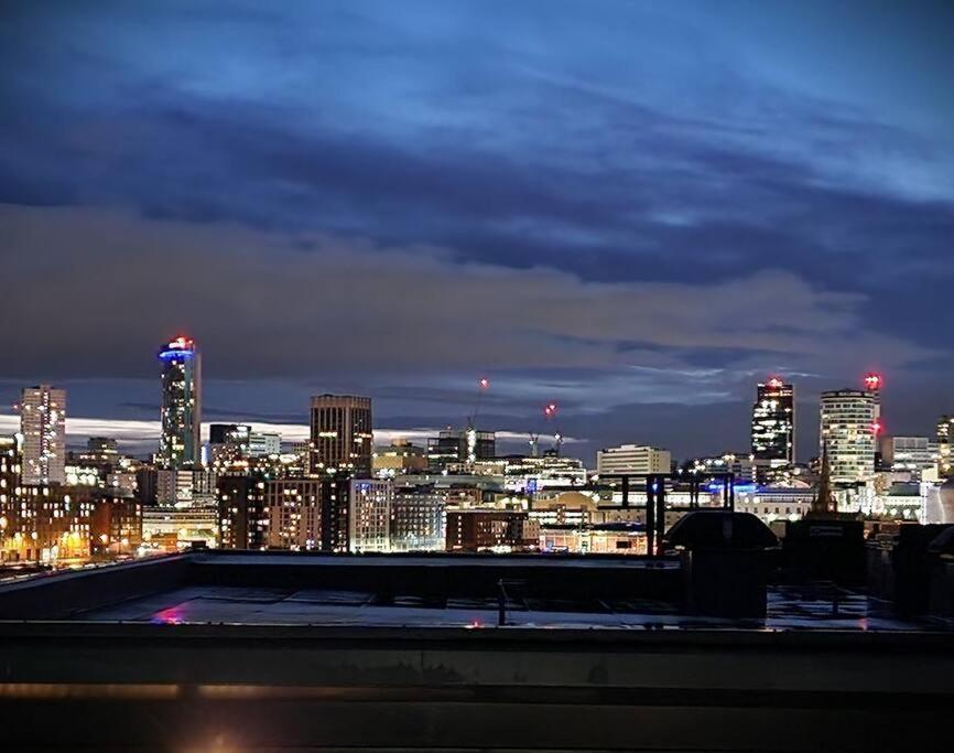 Penthouse - Amazing City Skyline Views - Free Parking - Balcony - Utilita Arena - New St Station - Bullring Shopping Birmingham Exterior photo