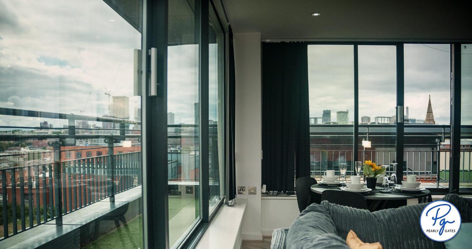 Penthouse - Amazing City Skyline Views - Free Parking - Balcony - Utilita Arena - New St Station - Bullring Shopping Birmingham Exterior photo